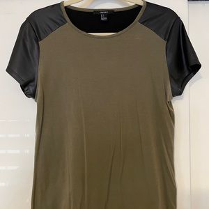 Forever 21 women’s T-shirt